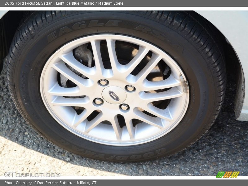 Light Ice Blue Metallic / Medium Stone 2009 Ford Focus SE Sedan