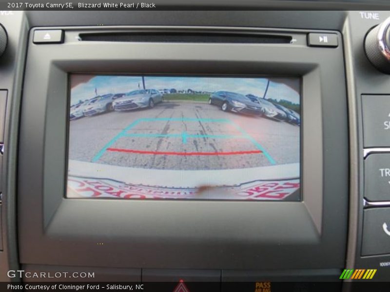 Blizzard White Pearl / Black 2017 Toyota Camry SE