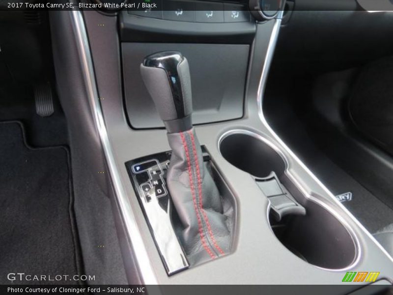 Blizzard White Pearl / Black 2017 Toyota Camry SE
