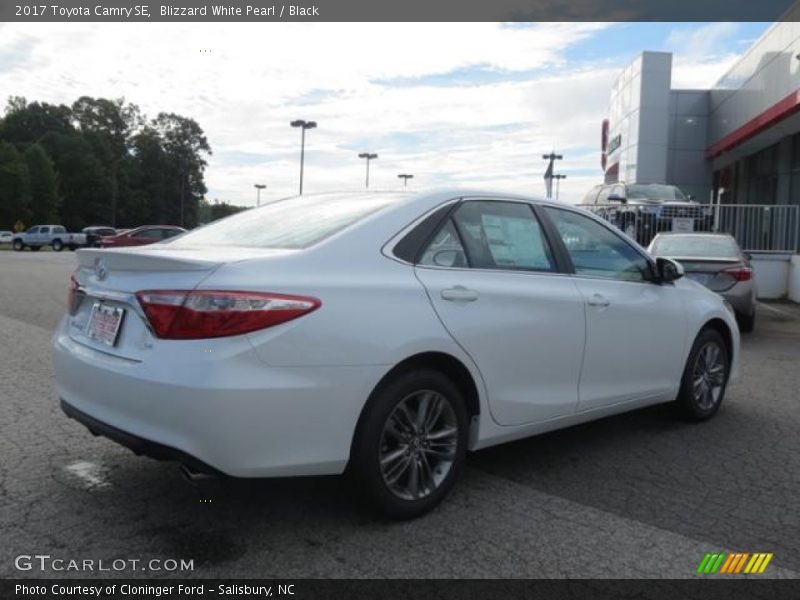 Blizzard White Pearl / Black 2017 Toyota Camry SE