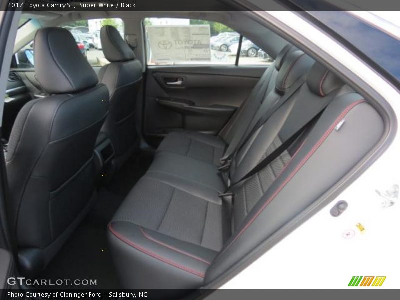 Super White / Black 2017 Toyota Camry SE