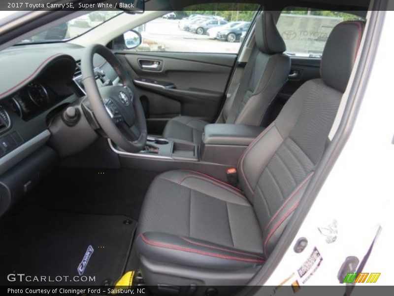 Super White / Black 2017 Toyota Camry SE
