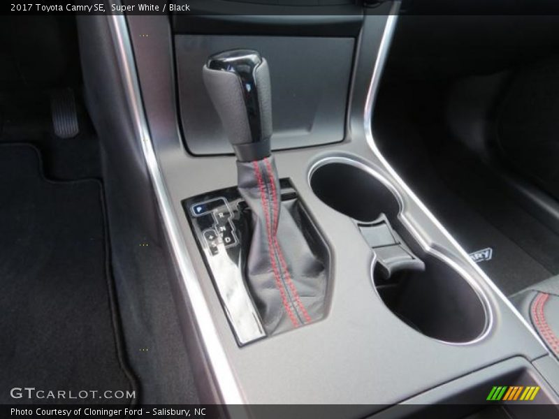 Super White / Black 2017 Toyota Camry SE