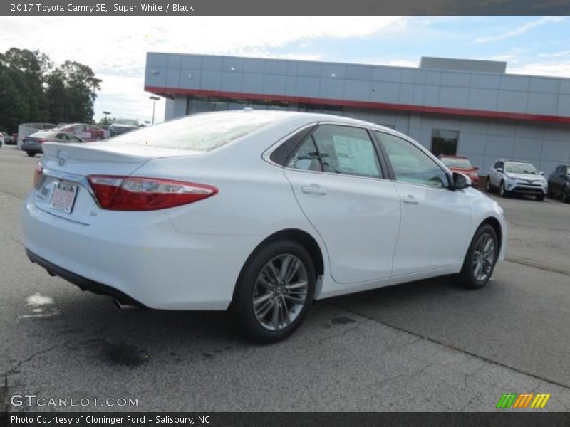 Super White / Black 2017 Toyota Camry SE