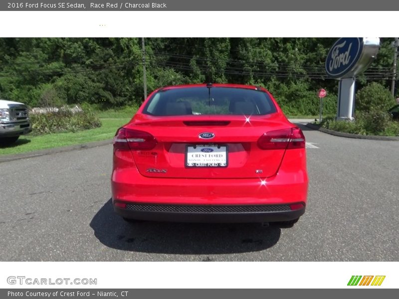 Race Red / Charcoal Black 2016 Ford Focus SE Sedan