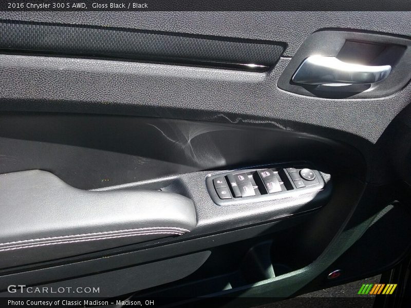 Gloss Black / Black 2016 Chrysler 300 S AWD