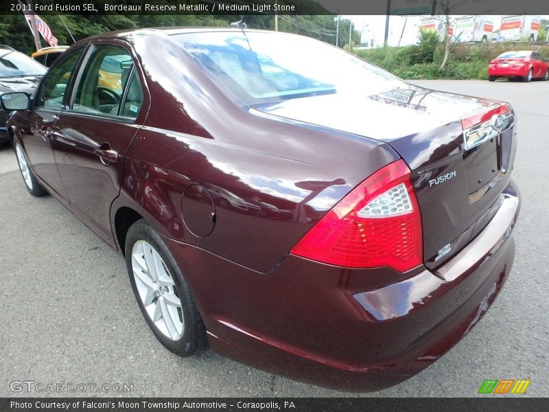 Bordeaux Reserve Metallic / Medium Light Stone 2011 Ford Fusion SEL