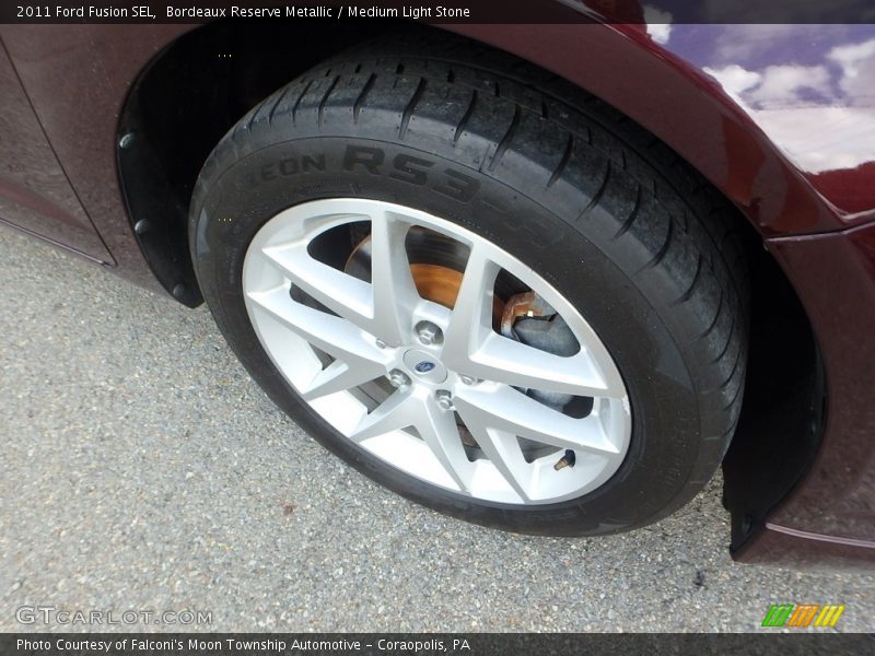 Bordeaux Reserve Metallic / Medium Light Stone 2011 Ford Fusion SEL