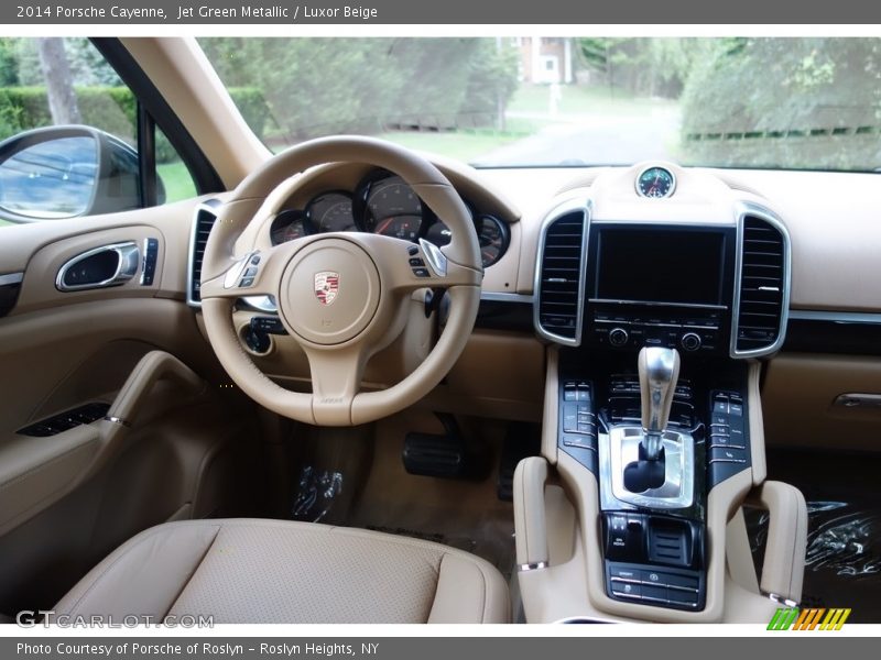 Jet Green Metallic / Luxor Beige 2014 Porsche Cayenne