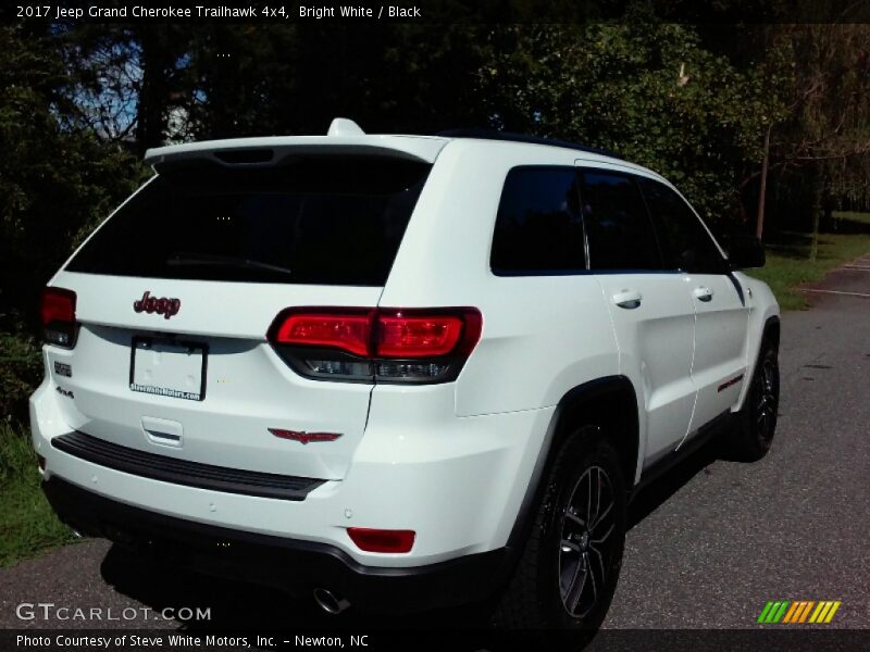 Bright White / Black 2017 Jeep Grand Cherokee Trailhawk 4x4