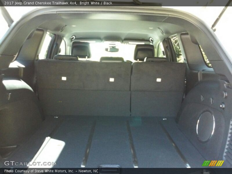 Bright White / Black 2017 Jeep Grand Cherokee Trailhawk 4x4