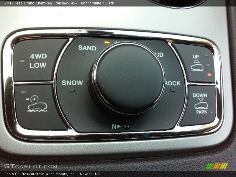 Bright White / Black 2017 Jeep Grand Cherokee Trailhawk 4x4