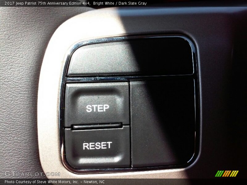 Bright White / Dark Slate Gray 2017 Jeep Patriot 75th Anniversary Edition 4x4