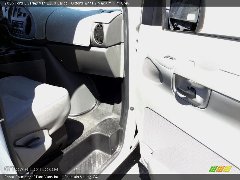 Oxford White / Medium Flint Grey 2006 Ford E Series Van E150 Cargo