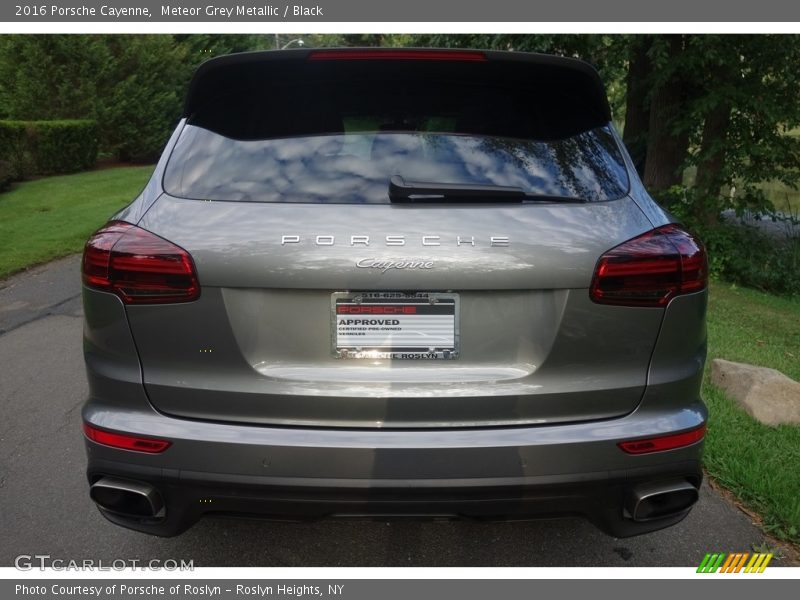 Meteor Grey Metallic / Black 2016 Porsche Cayenne