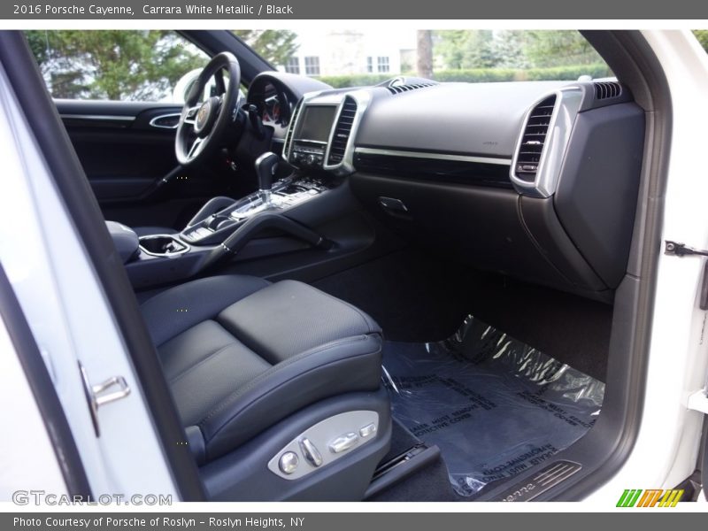 Carrara White Metallic / Black 2016 Porsche Cayenne