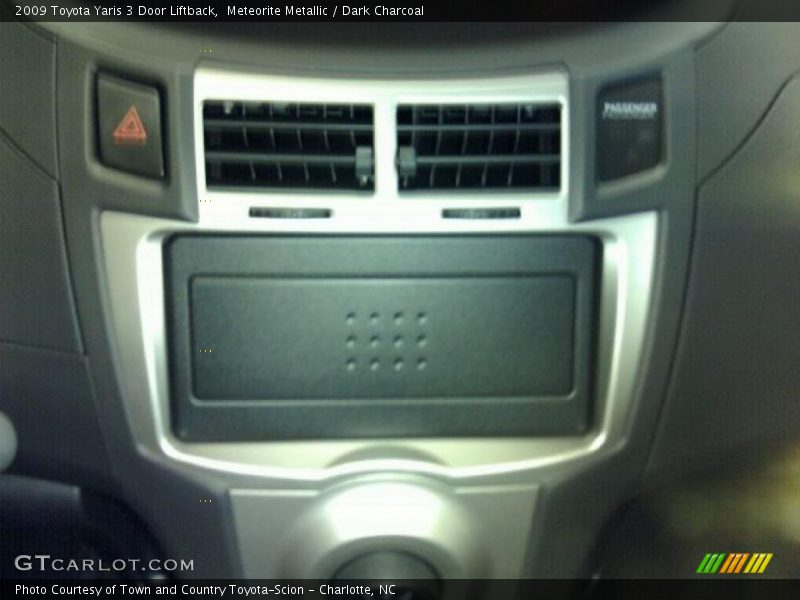 Meteorite Metallic / Dark Charcoal 2009 Toyota Yaris 3 Door Liftback