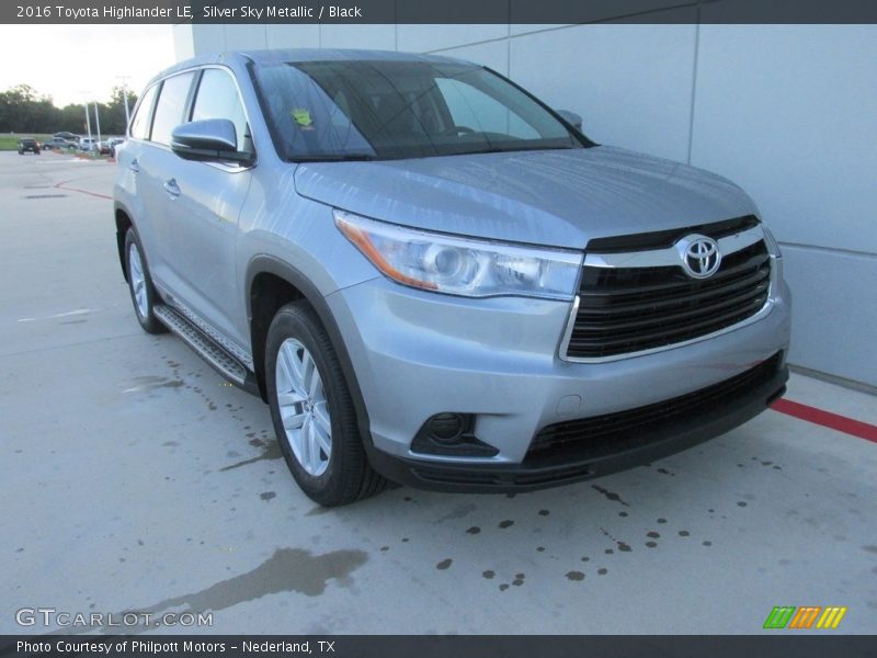 Silver Sky Metallic / Black 2016 Toyota Highlander LE