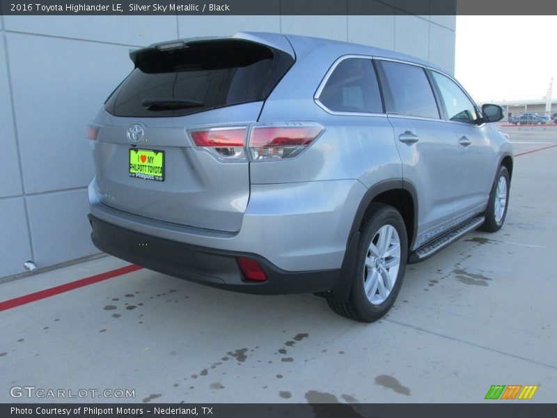 Silver Sky Metallic / Black 2016 Toyota Highlander LE