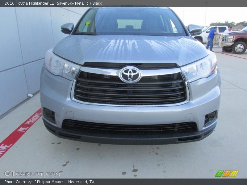 Silver Sky Metallic / Black 2016 Toyota Highlander LE