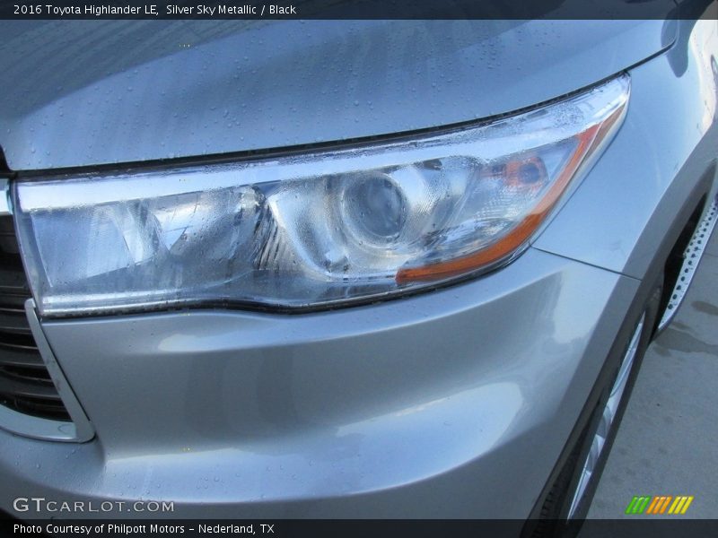 Silver Sky Metallic / Black 2016 Toyota Highlander LE