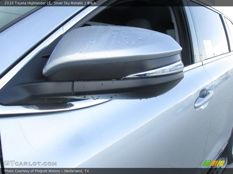 Silver Sky Metallic / Black 2016 Toyota Highlander LE