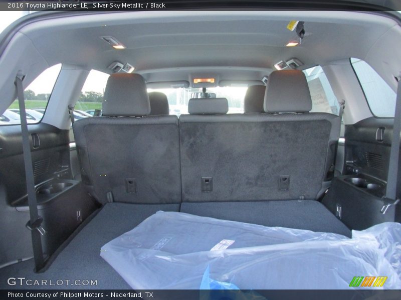 Silver Sky Metallic / Black 2016 Toyota Highlander LE