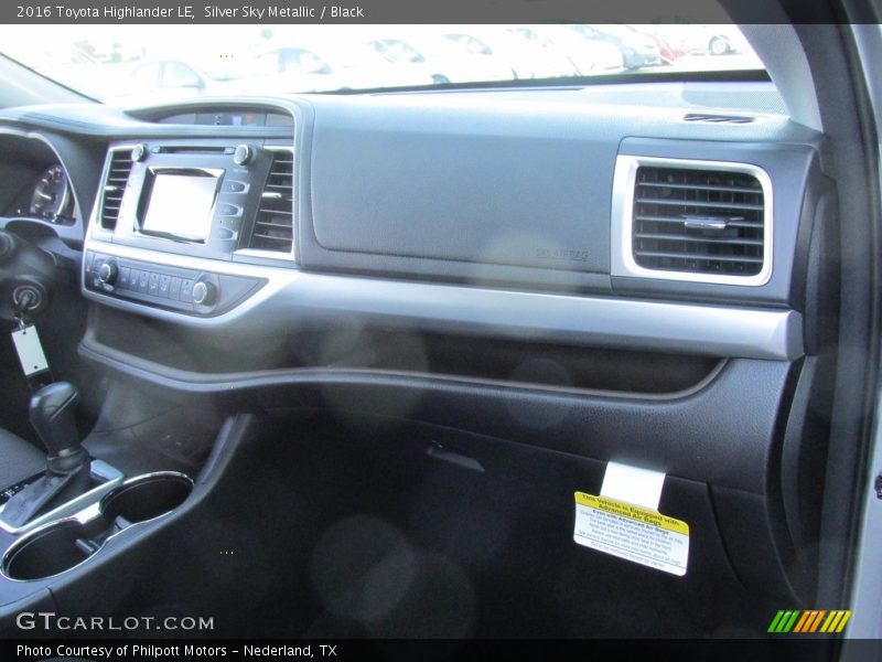 Silver Sky Metallic / Black 2016 Toyota Highlander LE
