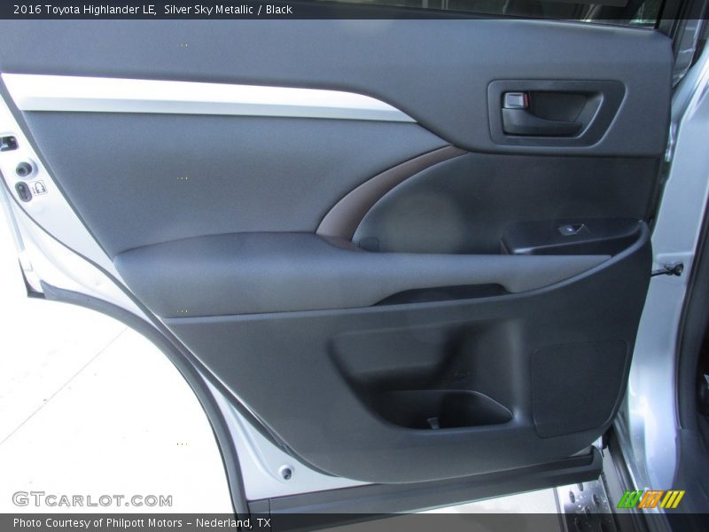 Silver Sky Metallic / Black 2016 Toyota Highlander LE
