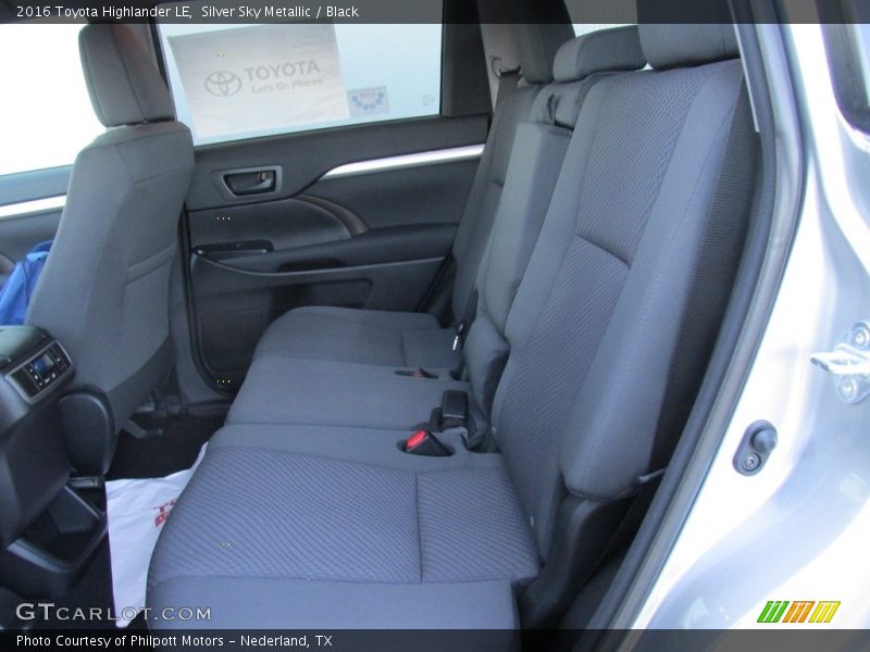 Silver Sky Metallic / Black 2016 Toyota Highlander LE