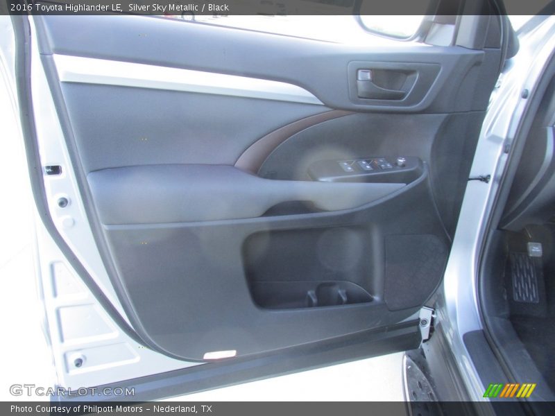 Silver Sky Metallic / Black 2016 Toyota Highlander LE