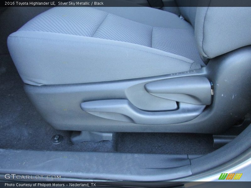 Silver Sky Metallic / Black 2016 Toyota Highlander LE