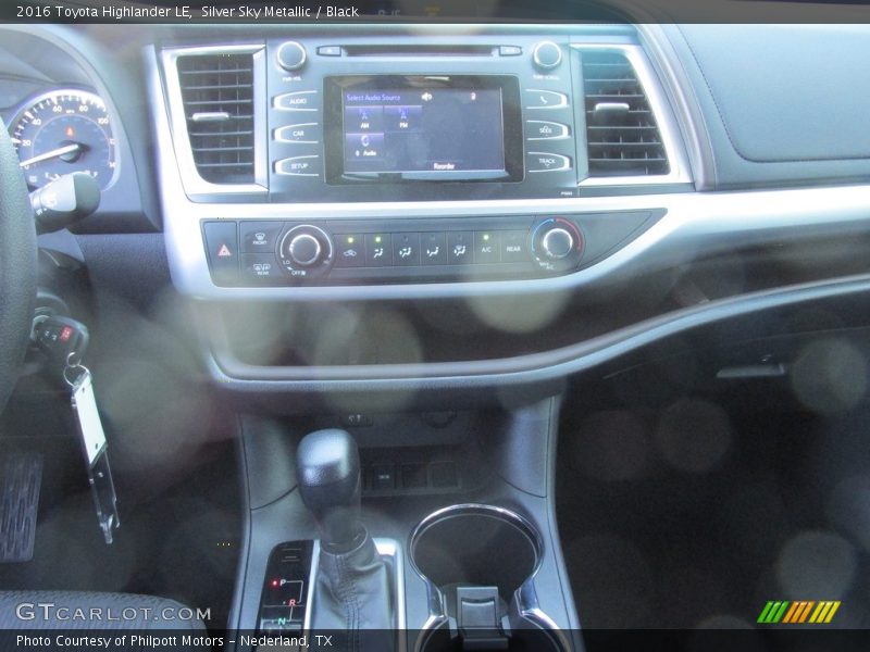 Silver Sky Metallic / Black 2016 Toyota Highlander LE