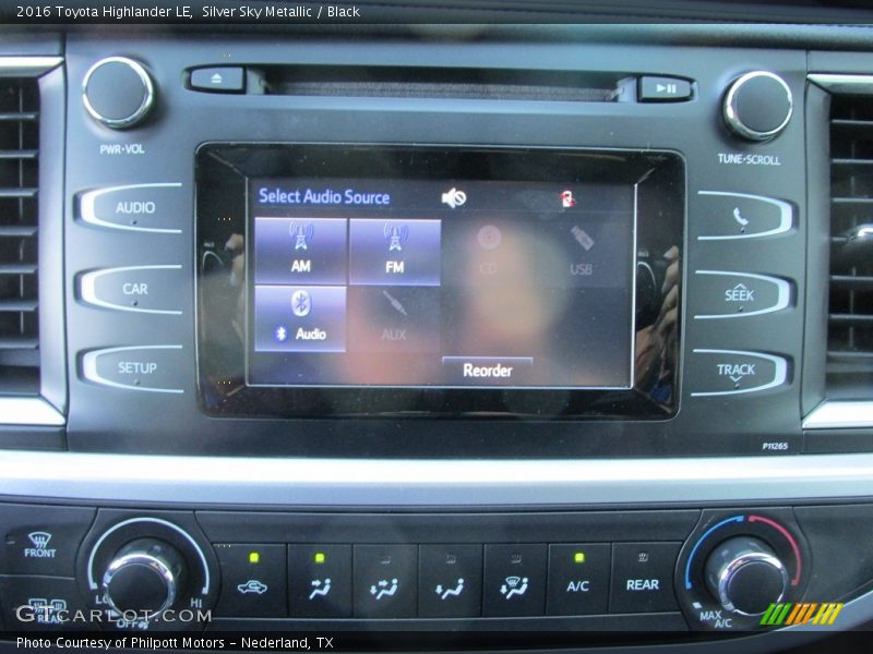 Silver Sky Metallic / Black 2016 Toyota Highlander LE