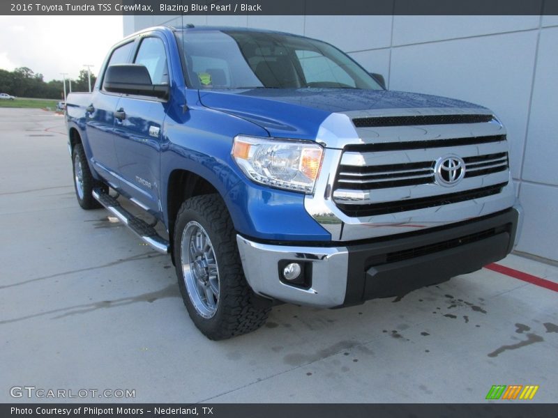 Front 3/4 View of 2016 Tundra TSS CrewMax