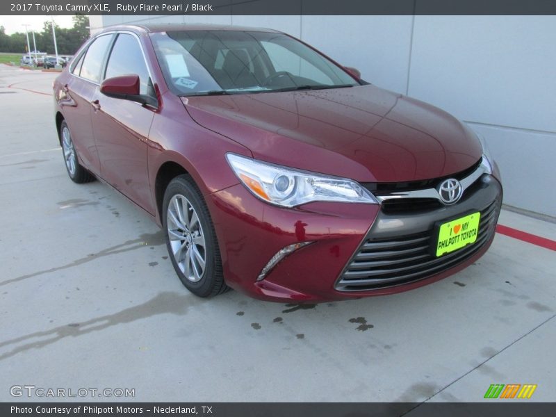 Ruby Flare Pearl / Black 2017 Toyota Camry XLE