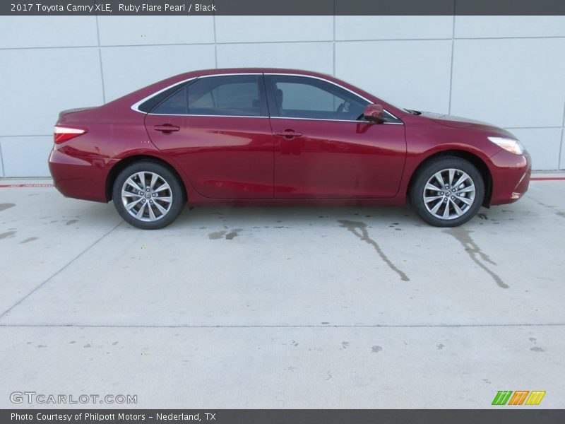 Ruby Flare Pearl / Black 2017 Toyota Camry XLE