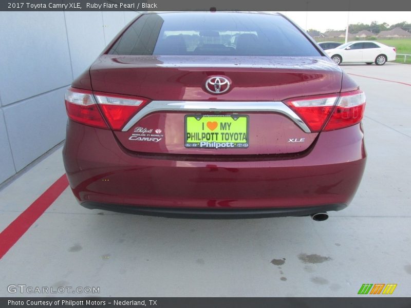 Ruby Flare Pearl / Black 2017 Toyota Camry XLE