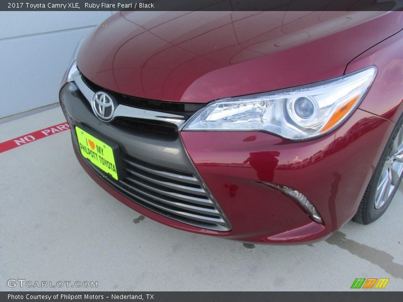 Ruby Flare Pearl / Black 2017 Toyota Camry XLE