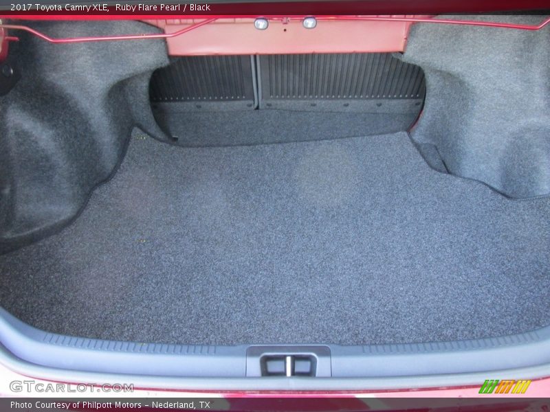 Ruby Flare Pearl / Black 2017 Toyota Camry XLE