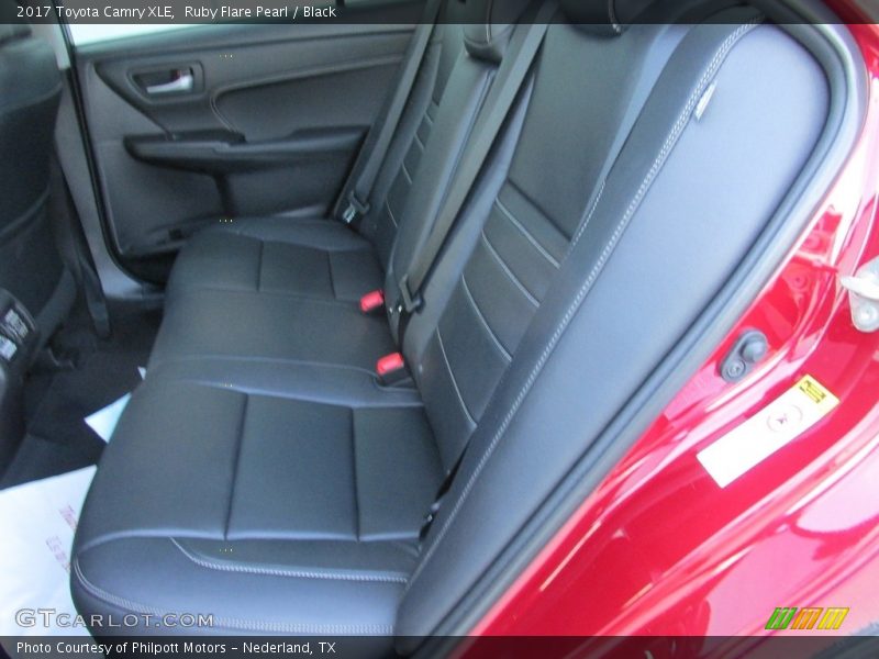 Ruby Flare Pearl / Black 2017 Toyota Camry XLE