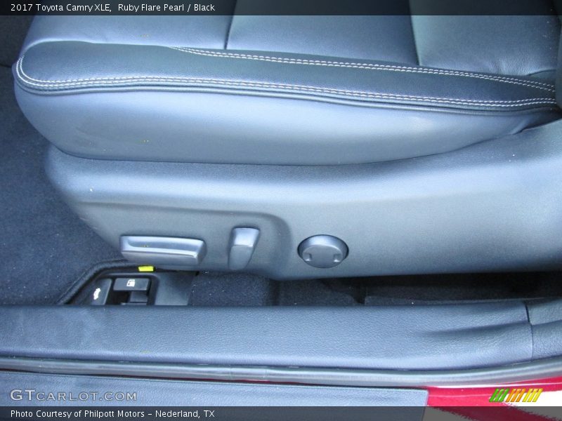 Ruby Flare Pearl / Black 2017 Toyota Camry XLE