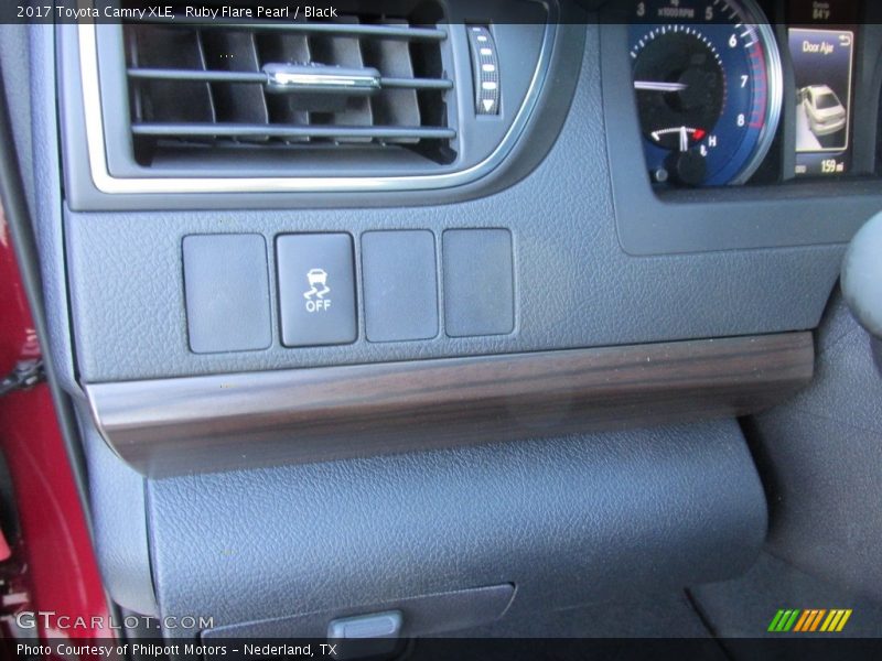 Ruby Flare Pearl / Black 2017 Toyota Camry XLE