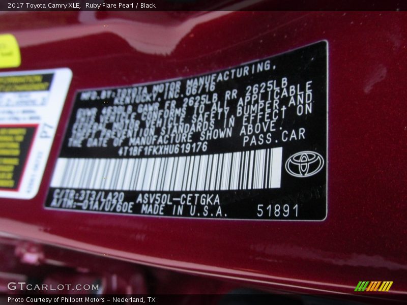Ruby Flare Pearl / Black 2017 Toyota Camry XLE
