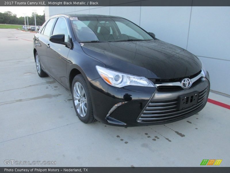 Midnight Black Metallic / Black 2017 Toyota Camry XLE