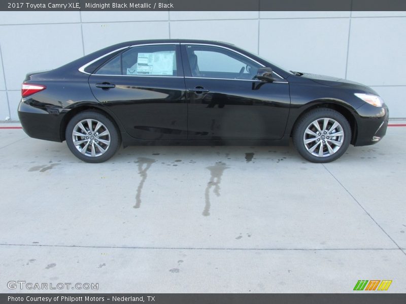 Midnight Black Metallic / Black 2017 Toyota Camry XLE