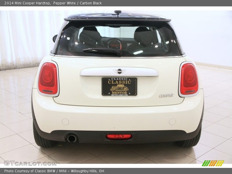 Pepper White / Carbon Black 2014 Mini Cooper Hardtop