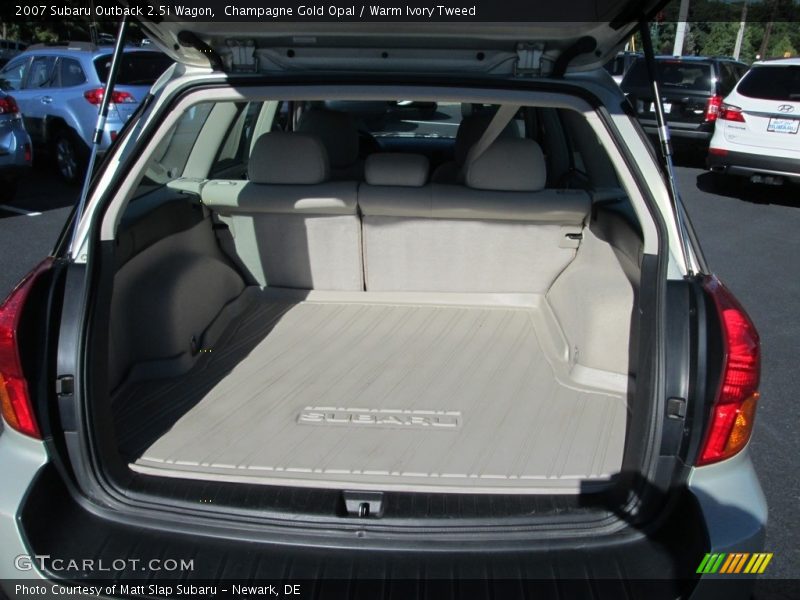 Champagne Gold Opal / Warm Ivory Tweed 2007 Subaru Outback 2.5i Wagon