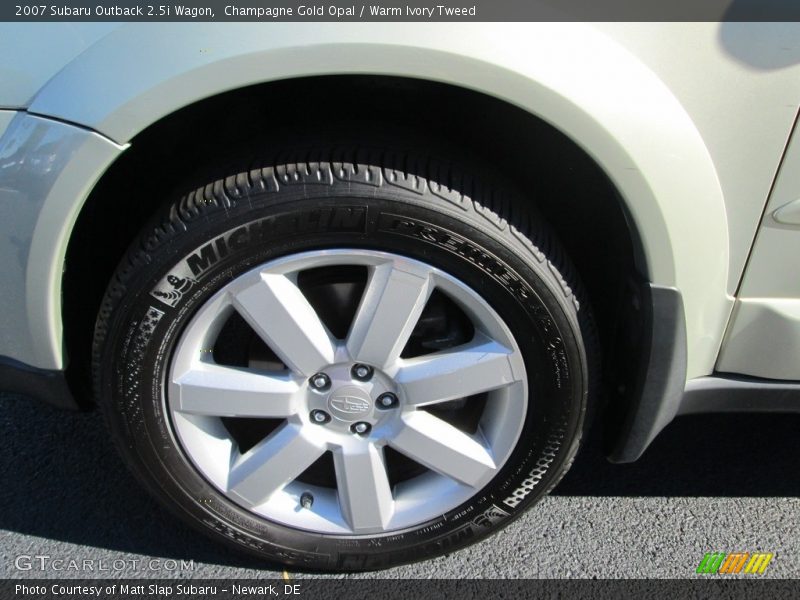 Champagne Gold Opal / Warm Ivory Tweed 2007 Subaru Outback 2.5i Wagon