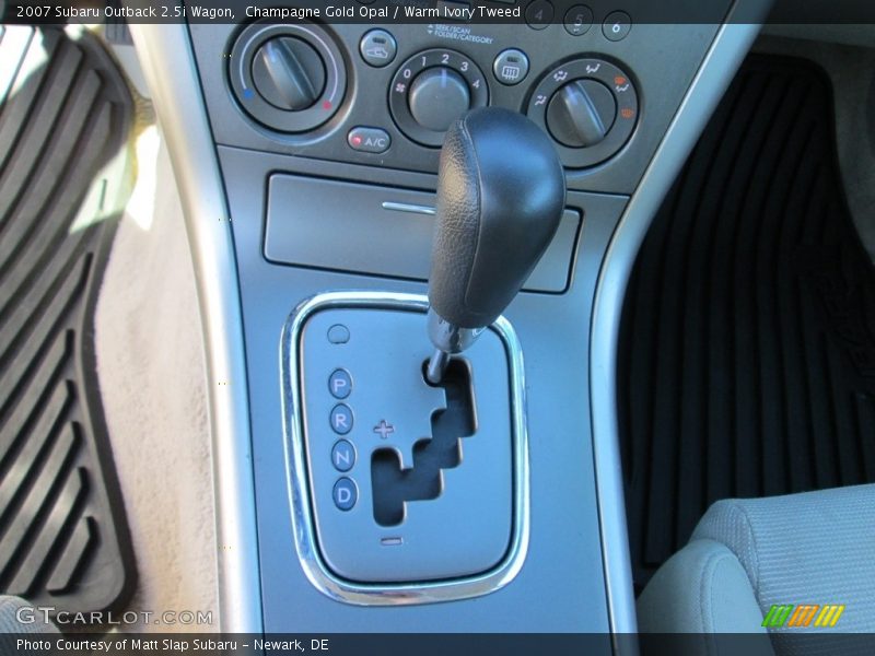 Champagne Gold Opal / Warm Ivory Tweed 2007 Subaru Outback 2.5i Wagon